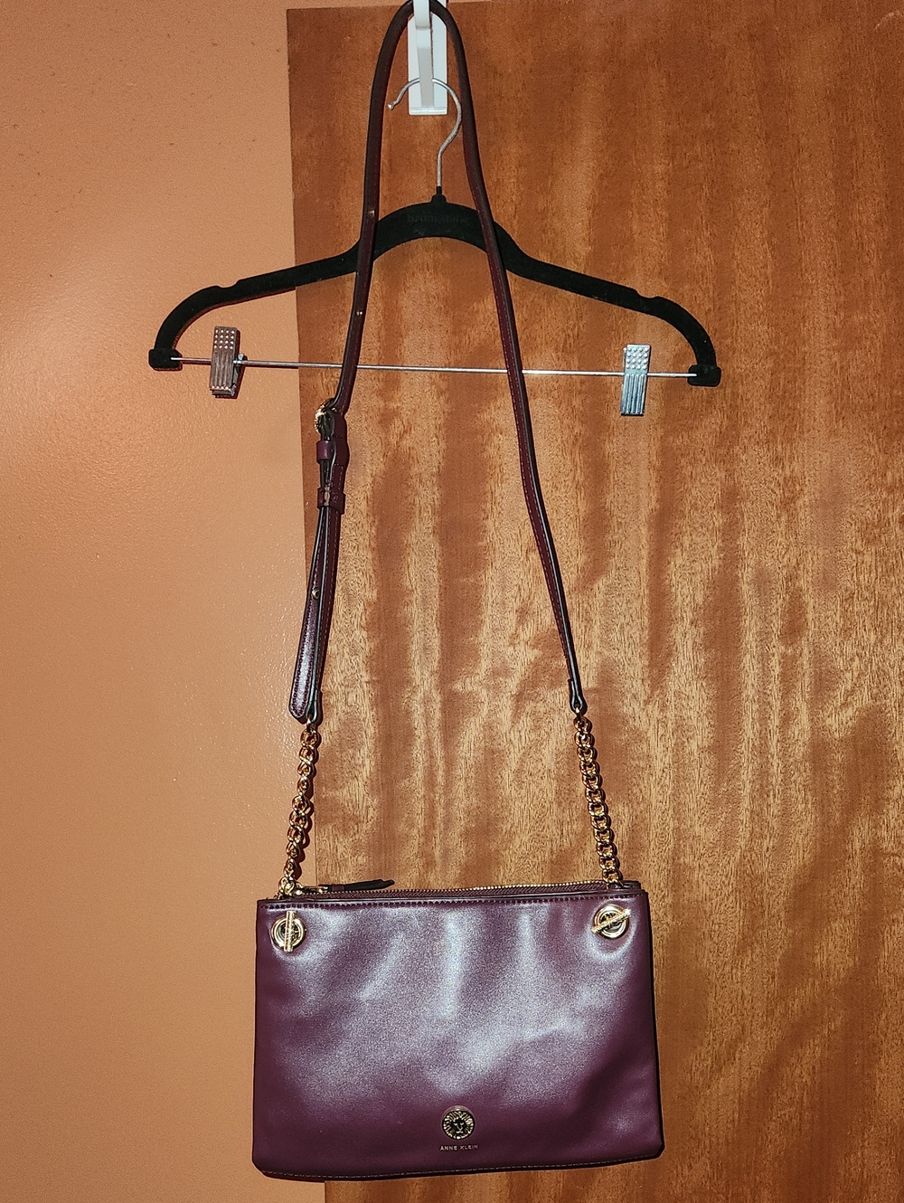 Beautiful Anne Klein Plum Crossbody with Gold Chain and Adjustable Strap